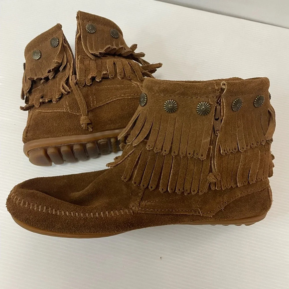 Minnetonka Double Fringe Side Zip Boot Dusty Brown Size 9 - Picture 9 of 9